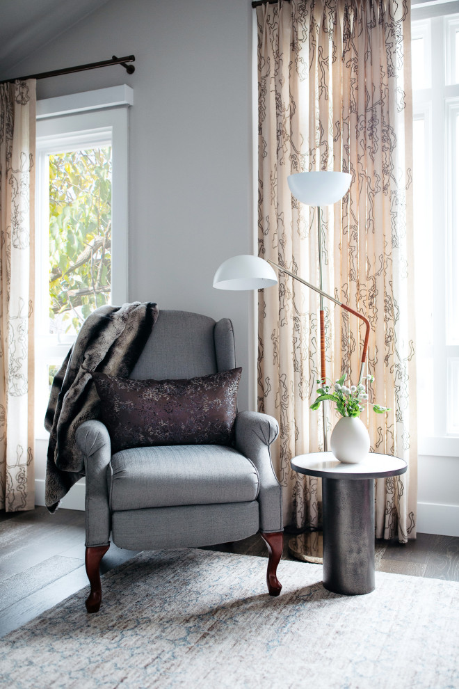 Transitional home design photo in Chicago