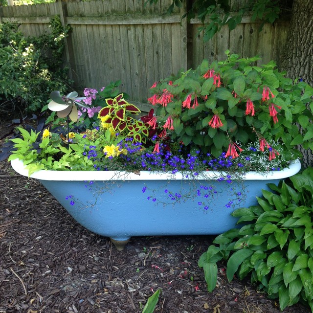 clawfoot tub planter