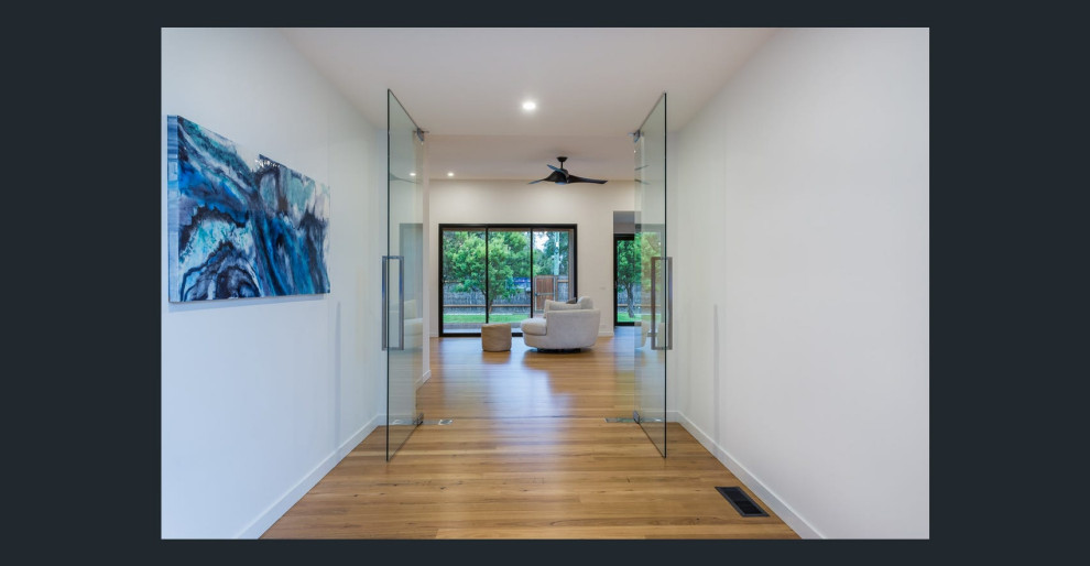 This is an example of a contemporary hallway in Melbourne.