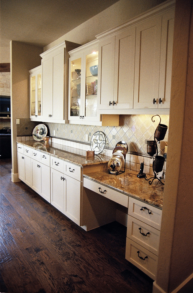 Mountain style kitchen photo in Austin