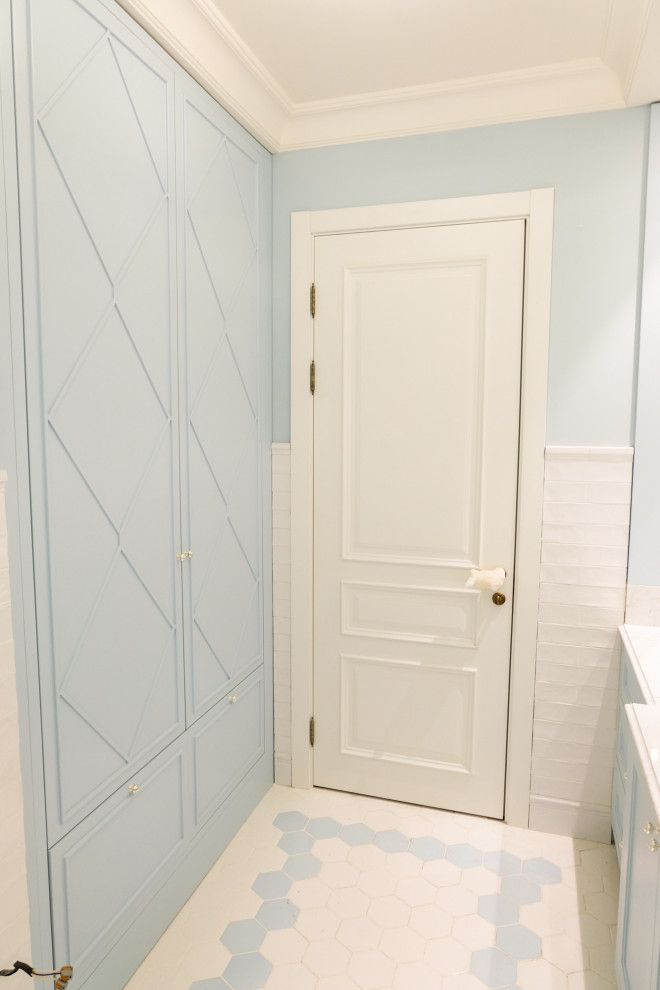 Мебель небесного цвета в ванную комнату