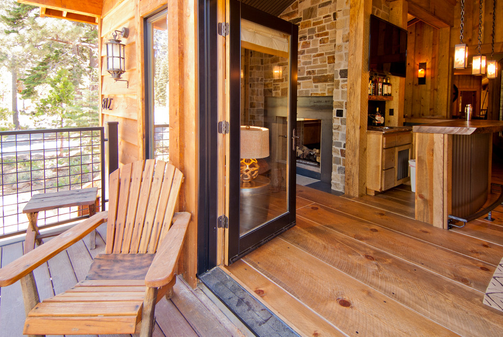 Inspiration for a rustic porch remodel in Sacramento