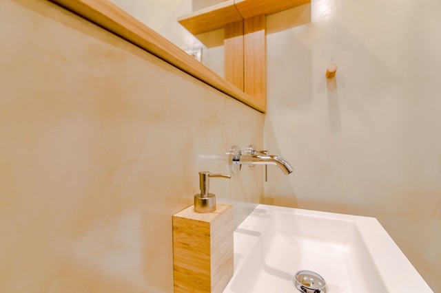 VIVIENDA EN SABADELL contemporary-bathroom