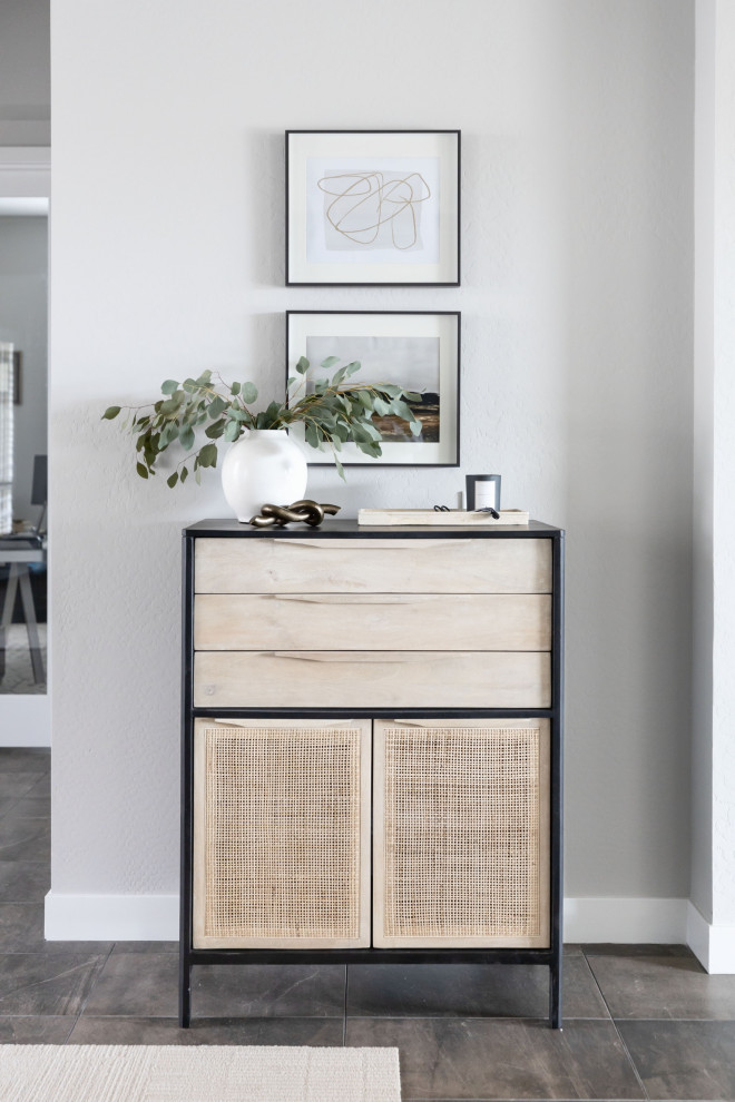 Transitional home design photo in Phoenix