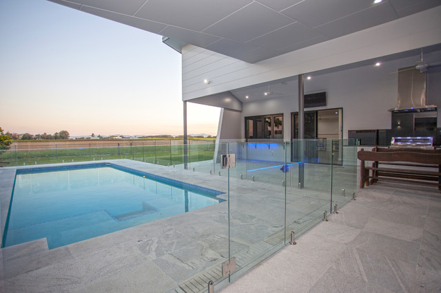 Angular Abode moderne-pool