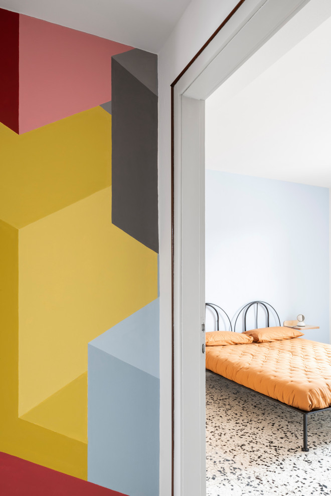 На фото: хозяйская спальня среднего размера в современном стиле с белыми стенами, мраморным полом и разноцветным полом с