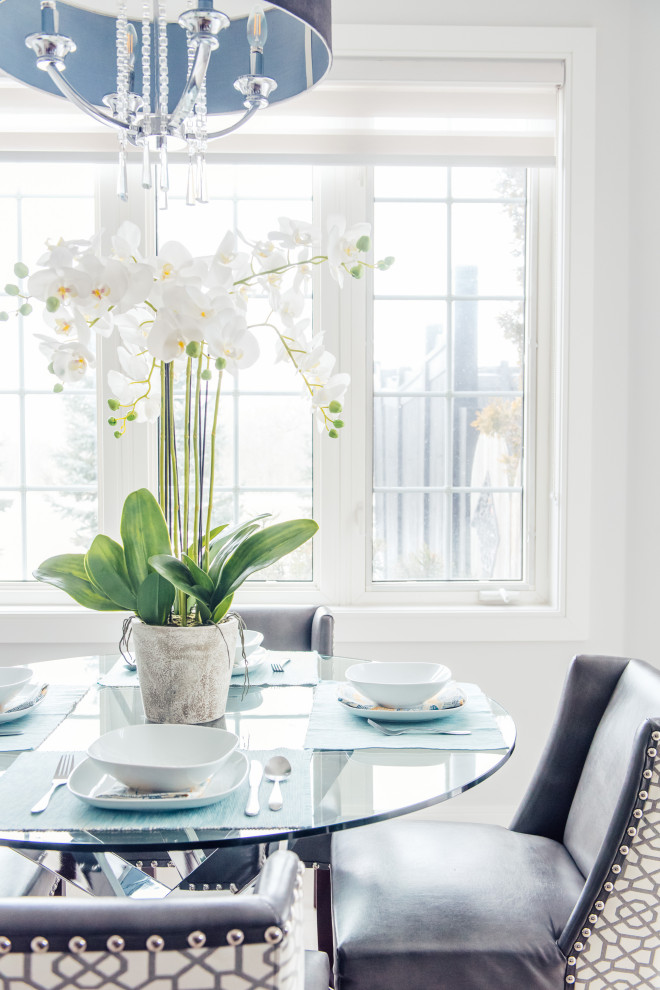 Transitional home design photo in Toronto