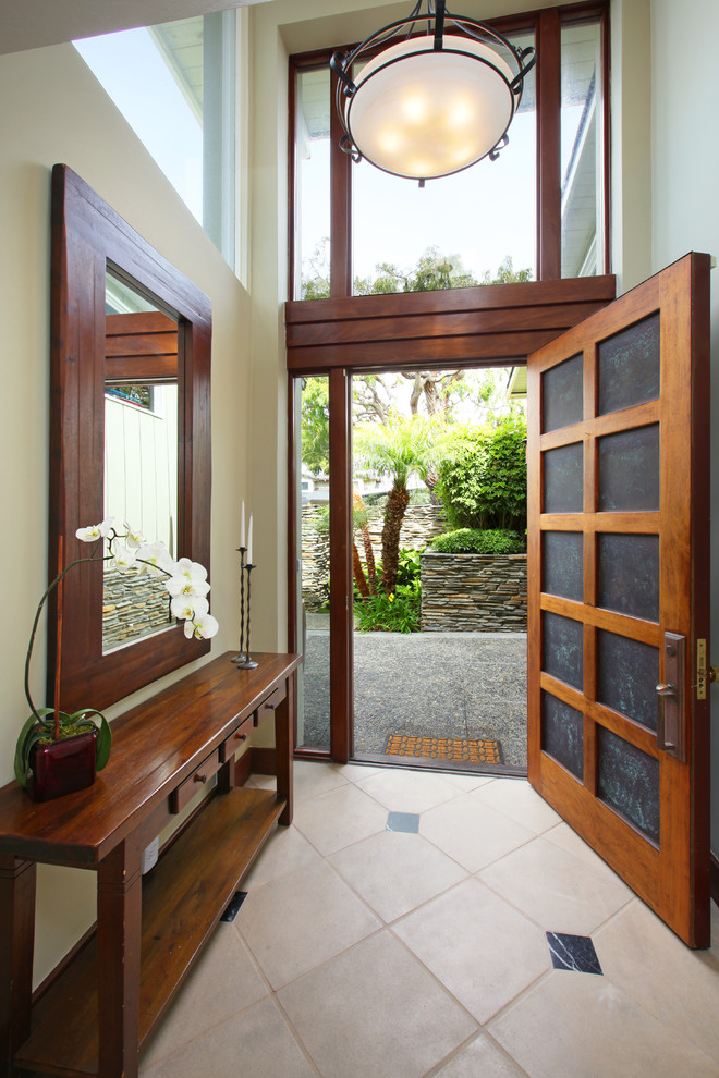 Design ideas for a traditional entryway in Orange County.