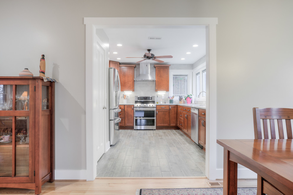 Kitchen - transitional kitchen idea