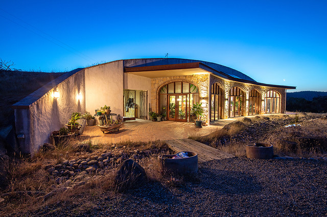 underground house, steels creek - Farmhouse - Melbourne ...