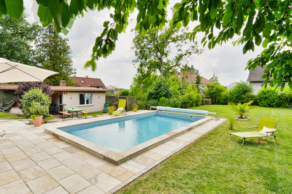 Moderner Pool in Frankfurt am Main