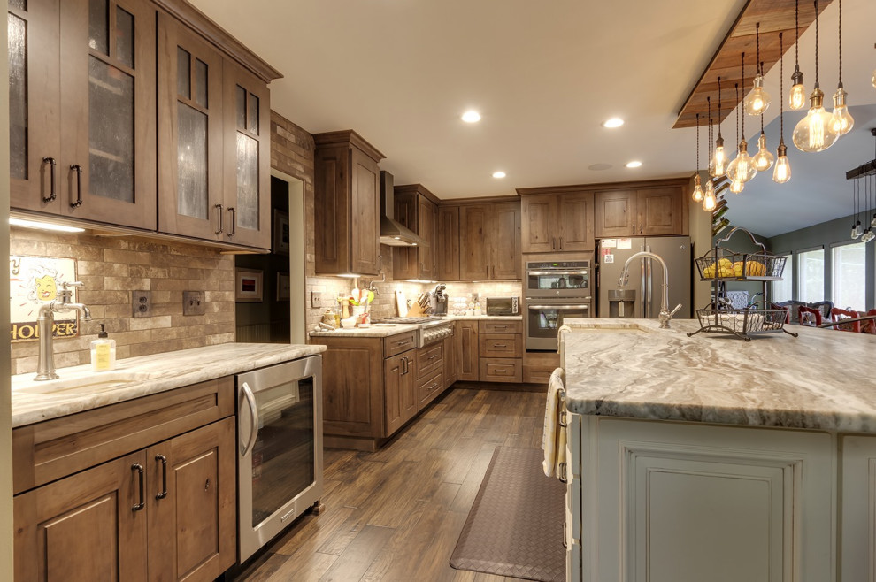 Kitchen - rustic kitchen idea in St Louis