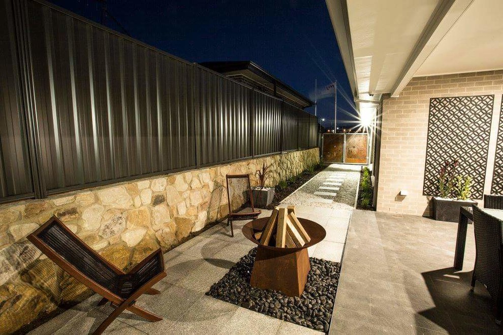 Example of a transitional patio design in Canberra - Queanbeyan