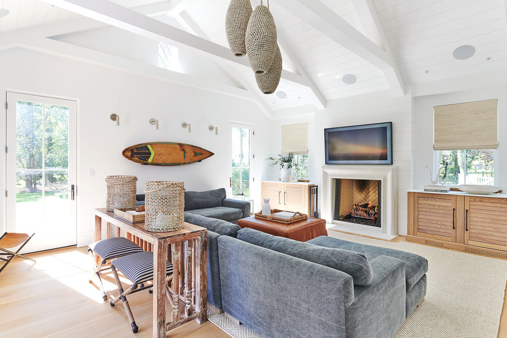 Family room - transitional family room idea in New York
