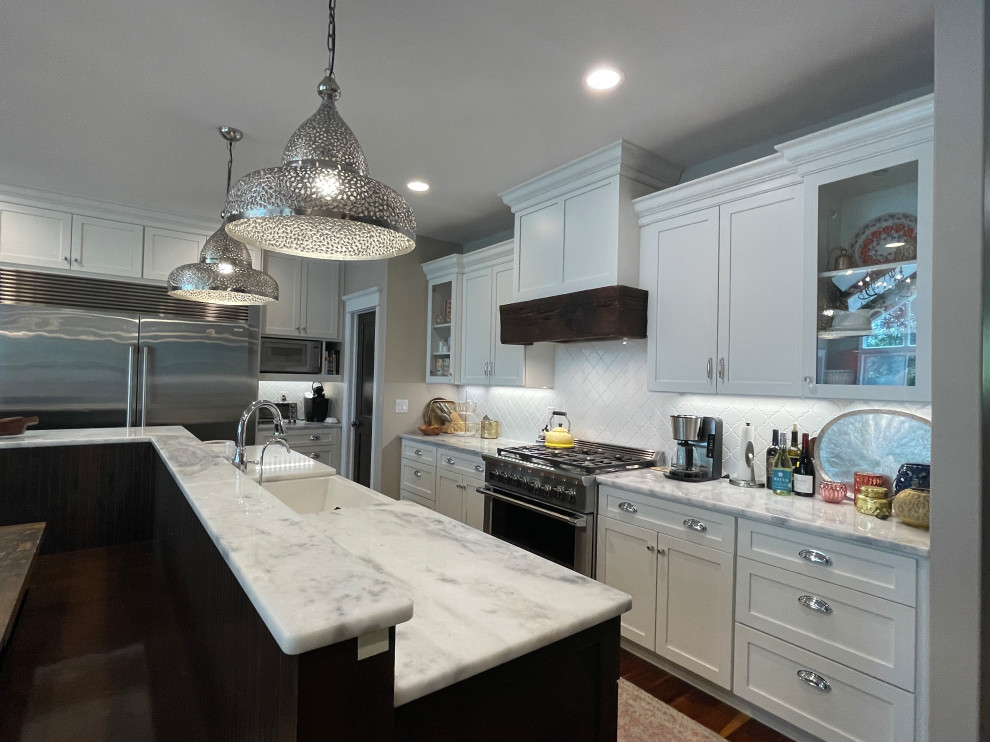 Kitchen - transitional kitchen idea in Cedar Rapids