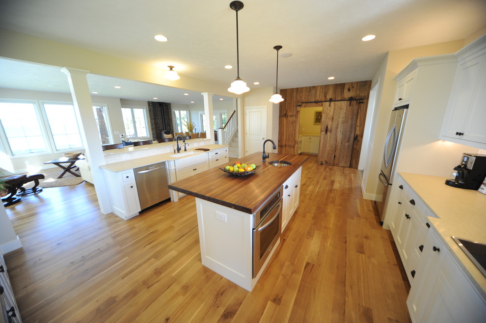 This is an example of a beach style kitchen in Grand Rapids.