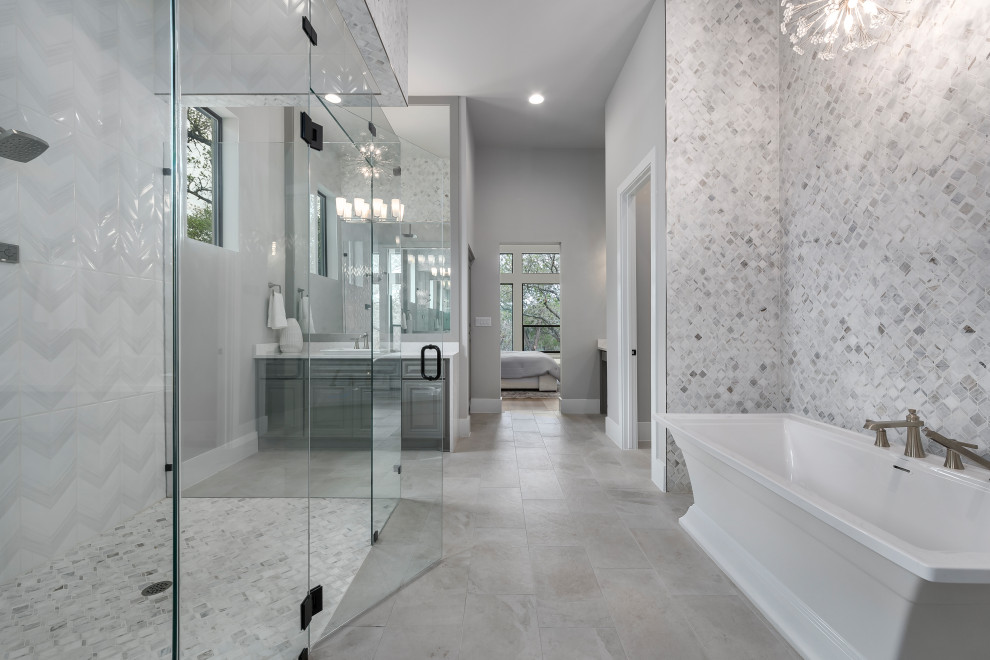 This is an example of an expansive contemporary bathroom in Austin.