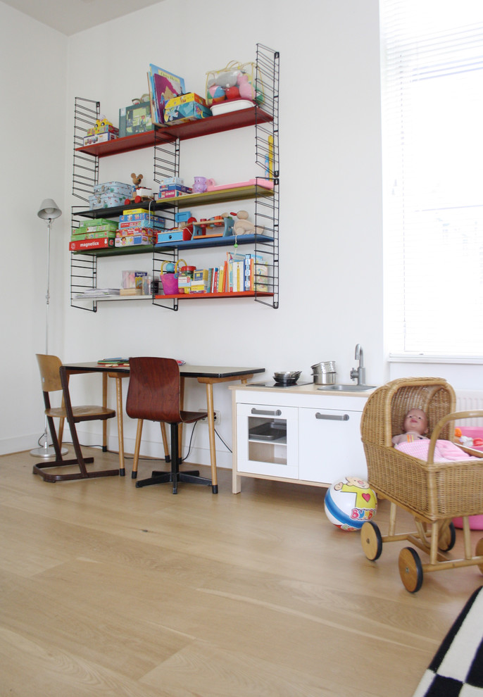 This is an example of a contemporary kids' room in Amsterdam.