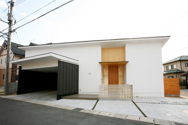 小山の家 moderno-facciata