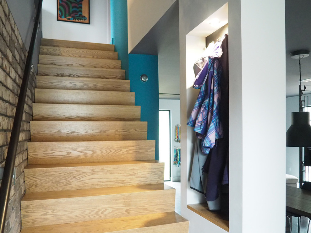 Staircase - small contemporary staircase idea in Charlotte