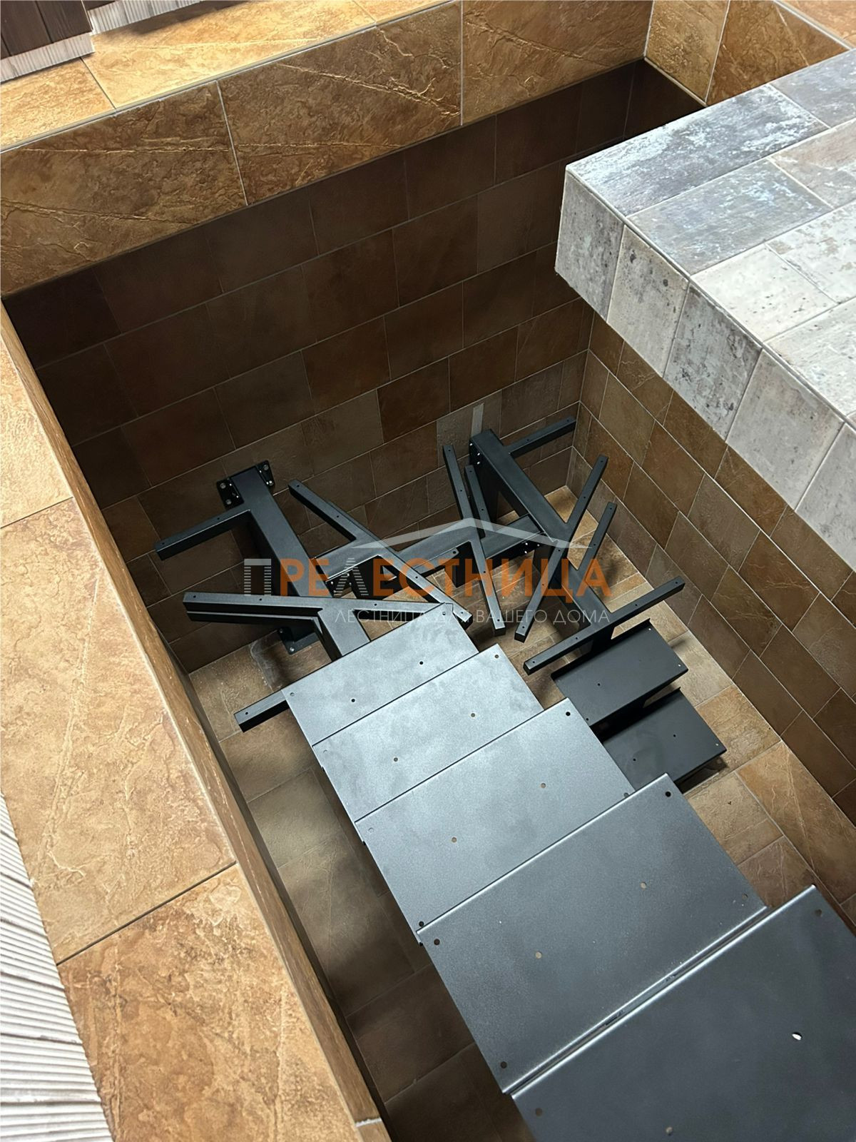 П-образная лестница на центральном косоуре Ассоль-58