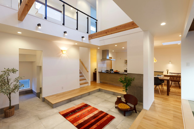 暖炉のある土間でくつろぐ、スローライフの家 japanisch-wohnzimmer