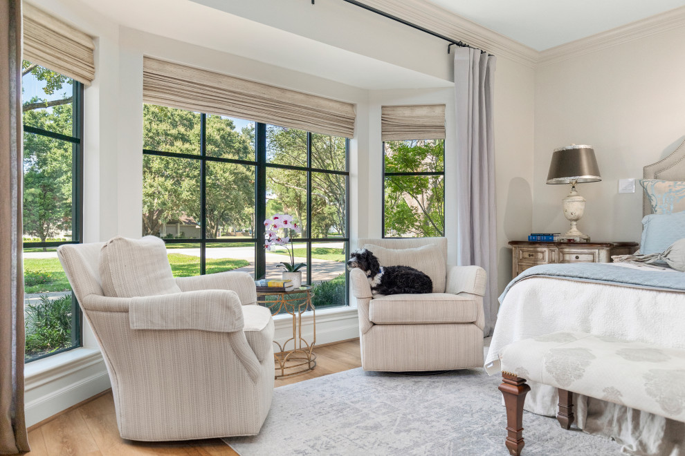Inspiration for a transitional home design remodel in Houston