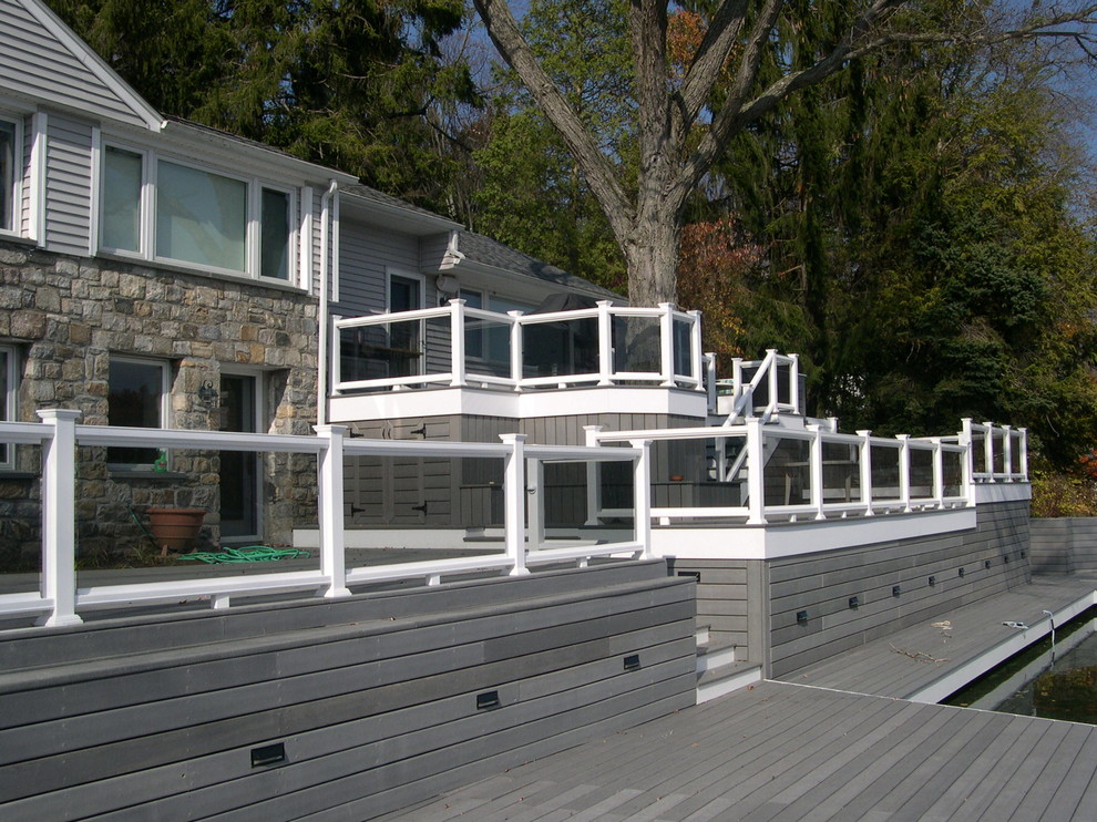 Inspiration for a transitional deck remodel in New York