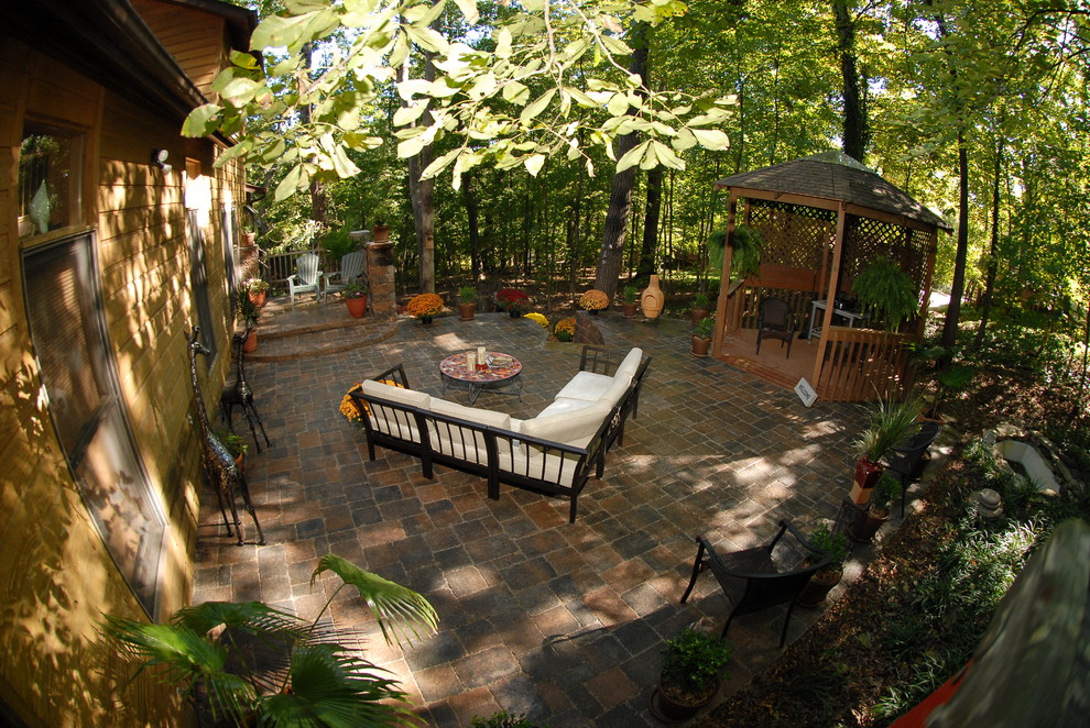Inspiration for a rustic backyard concrete paver patio remodel
