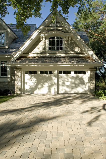 Exterior traditional-car-porch