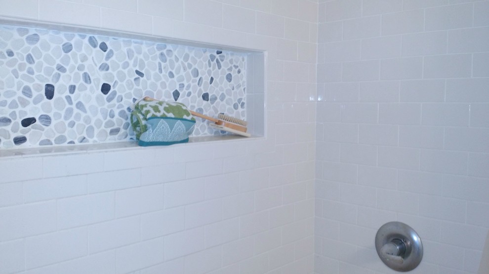 Example of a transitional home design design in Miami
