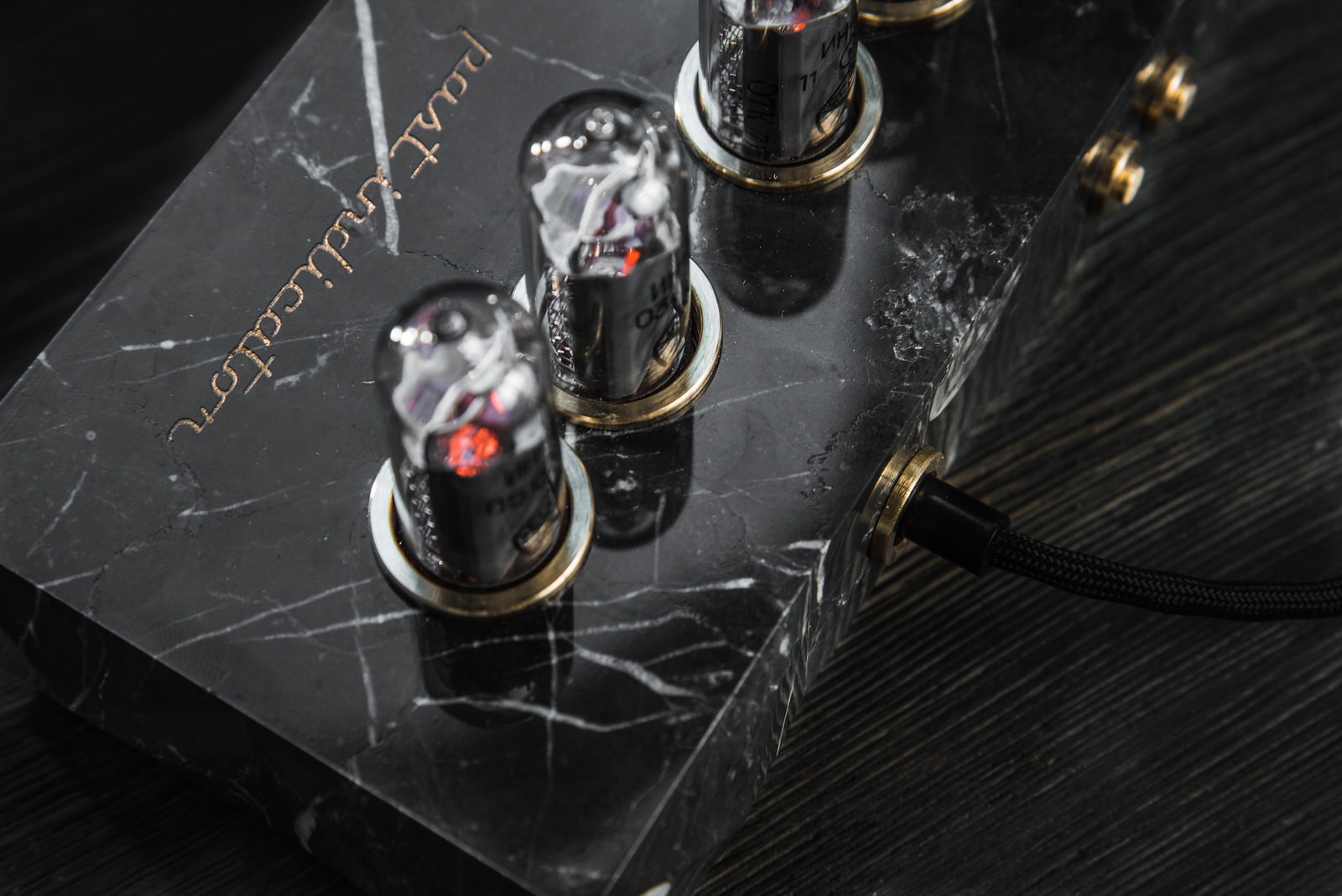 Ламповые часы Сатурн-5 из натурального мрамора