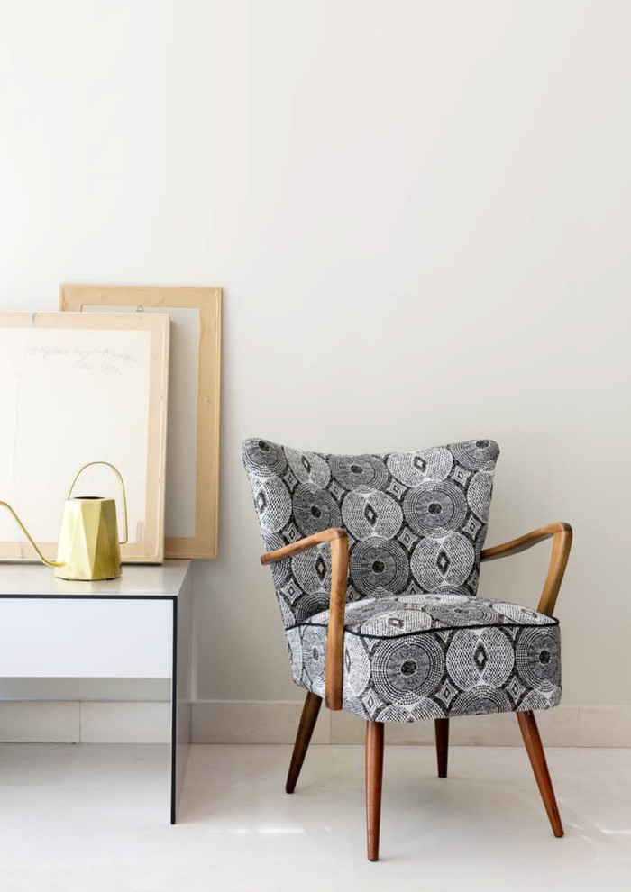 Стильная обивка мебели интересными тканями