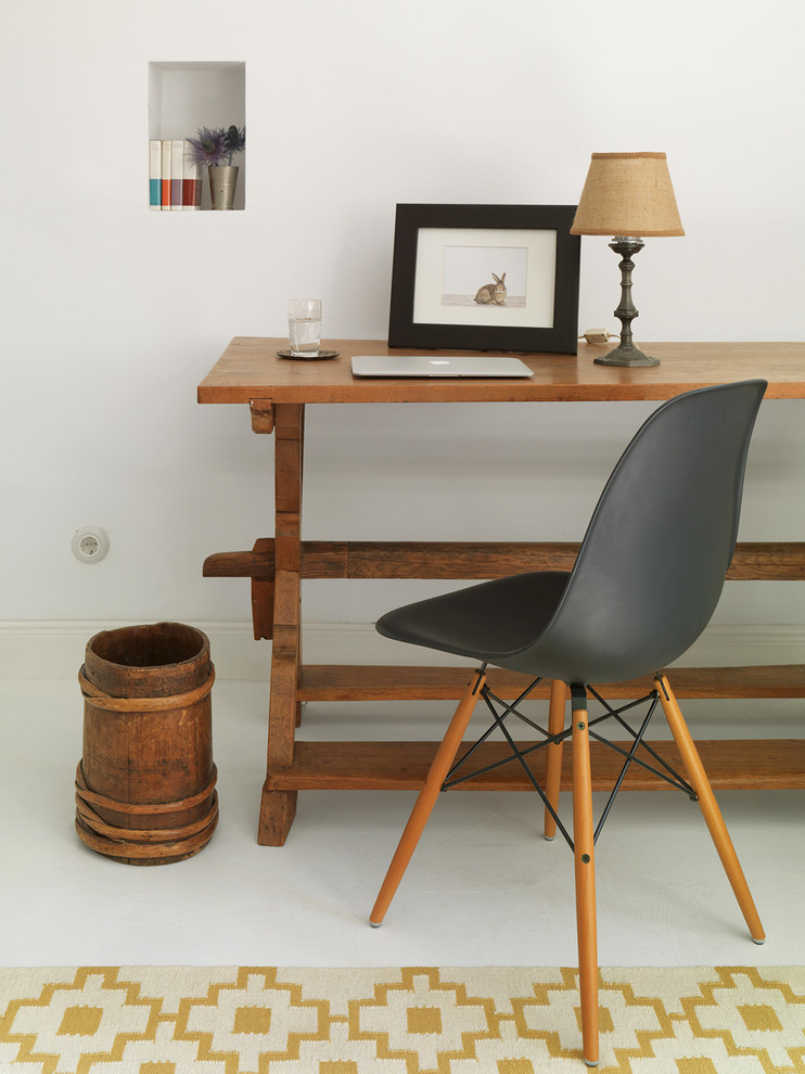 Inspiration for a country study room in Berlin with white walls and a freestanding desk.