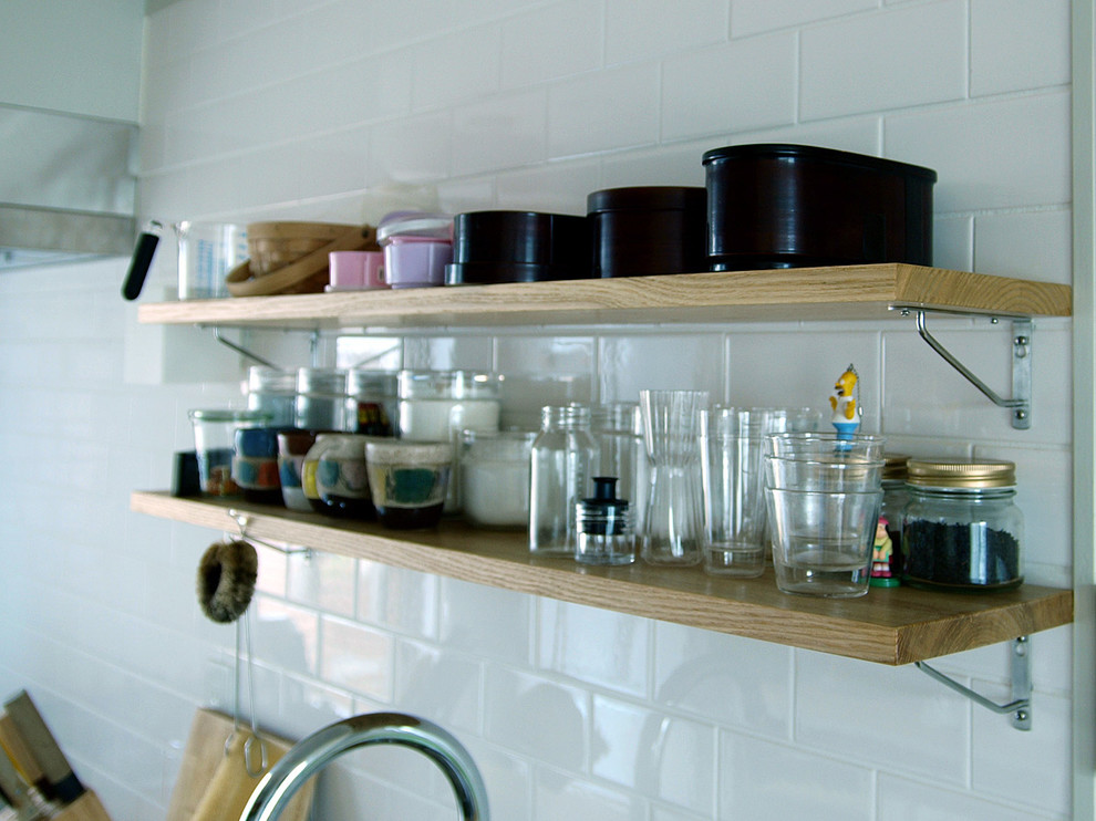 Inspiration for a midcentury single-wall separate kitchen in Tokyo.
