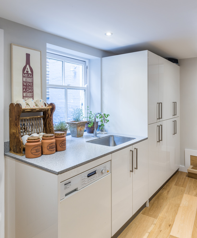 Design ideas for a contemporary kitchen in Kent.