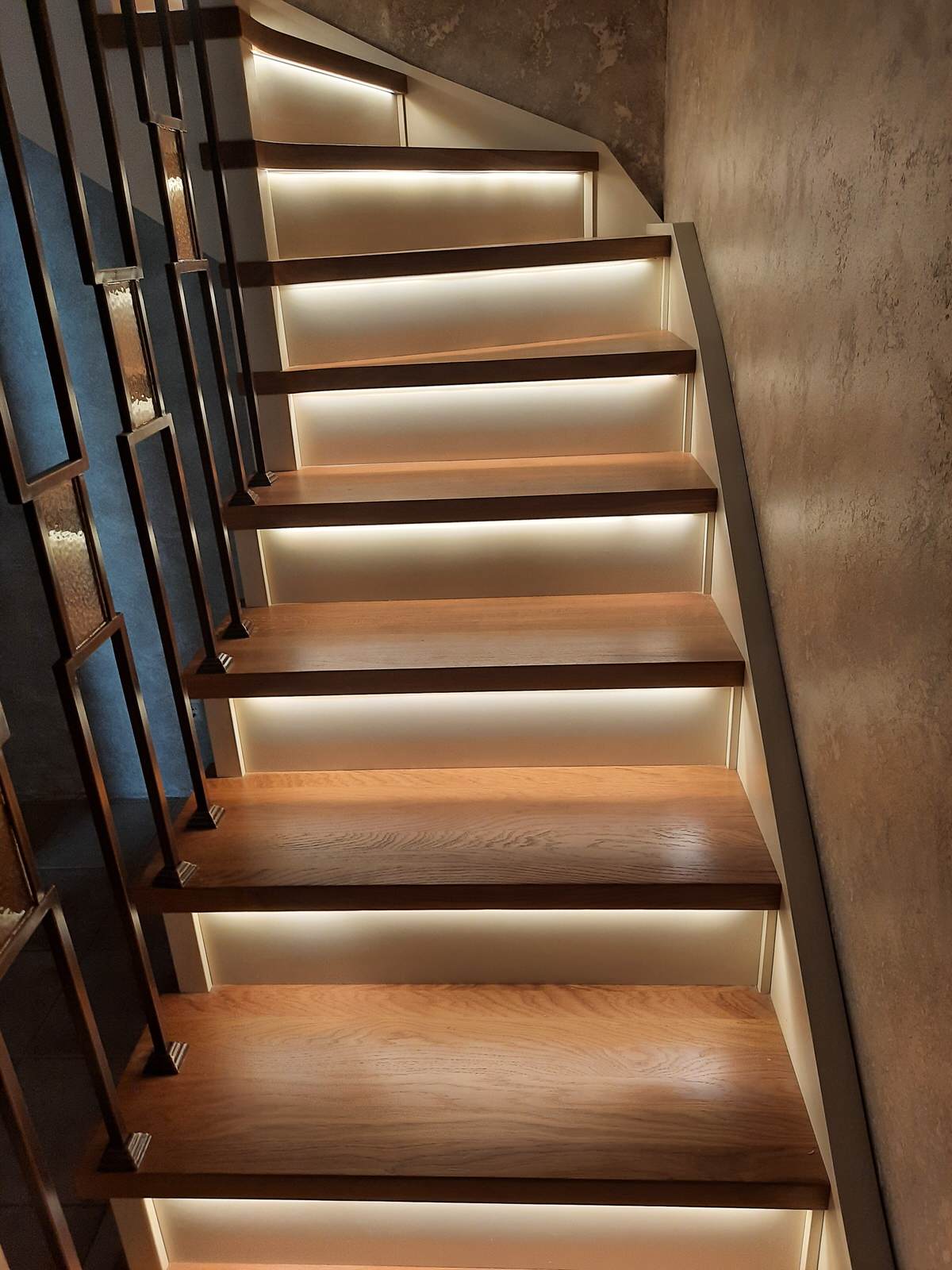 Деревянная лестница в квартире