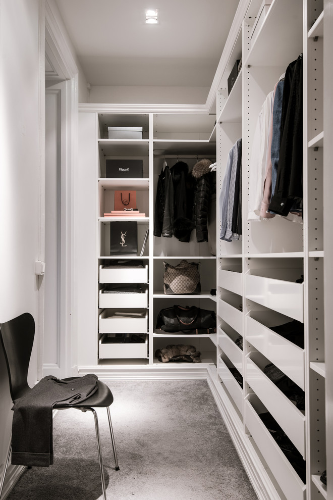 Inspiration for a scandinavian storage and wardrobe in Gothenburg.