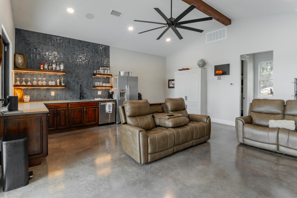6302 Lynn Lane - Reit Above It All