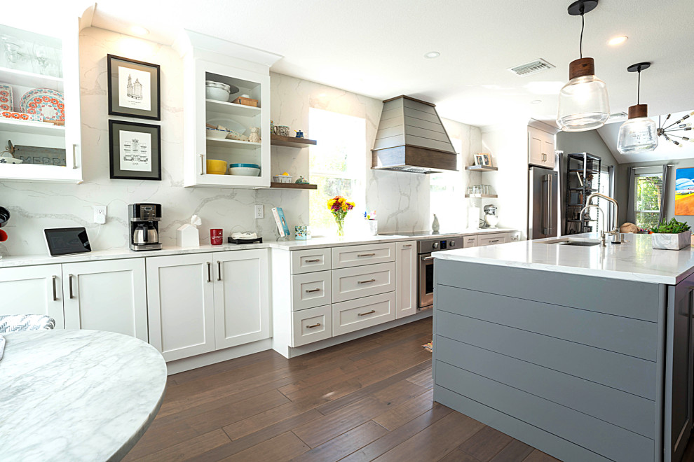Eat-in kitchen - mid-sized transitional single-wall medium tone wood floor eat-in kitchen idea in Phoenix with a drop-in sink, shaker cabinets, white cabinets, quartz countertops, white backsplash, stainless steel appliances, an island and white countertops
