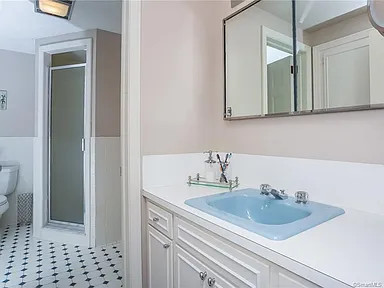 WEST HARTFORD GUEST BATHROOM REMODELING