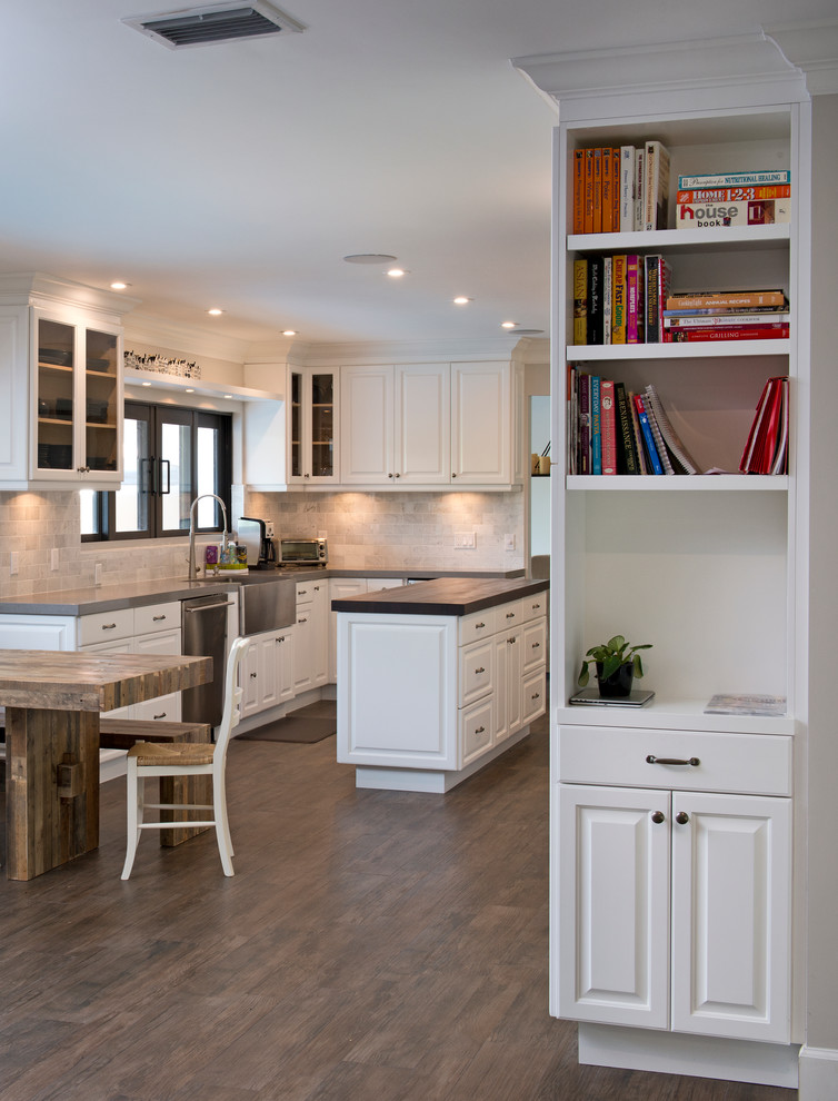 Kitchen - transitional kitchen idea in Miami