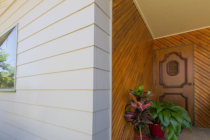 Inspiration for a contemporary entryway in Gold Coast - Tweed.