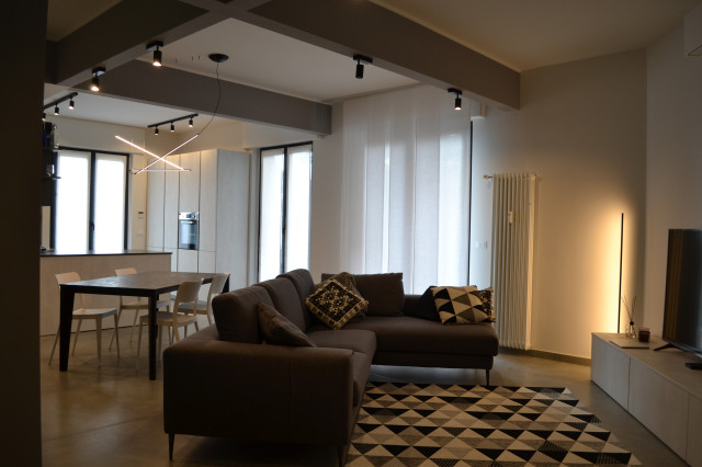 Luce e colore industriell-allrum