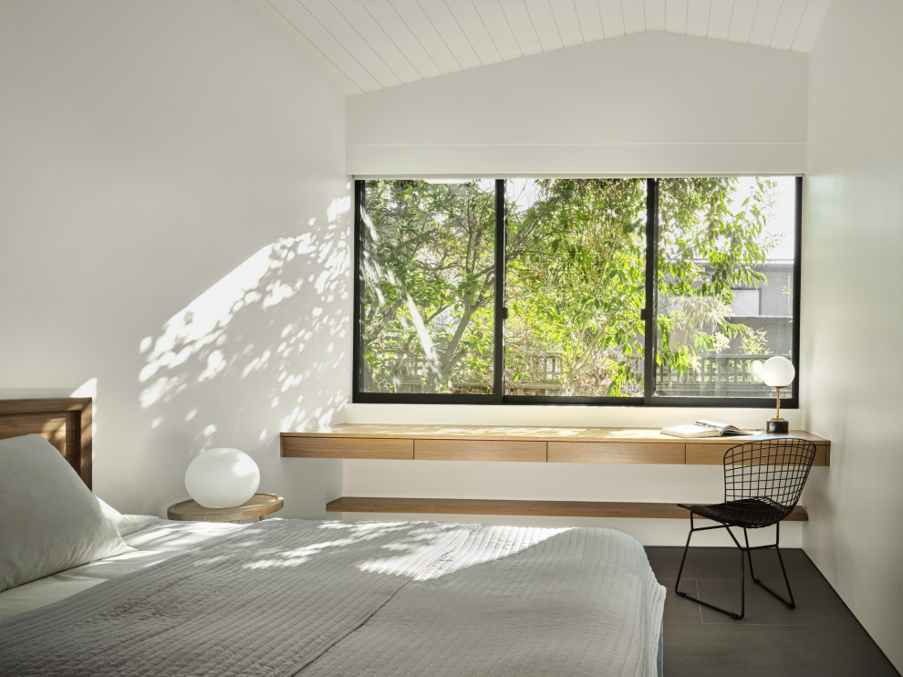 Inspiration pour une chambre parentale minimaliste de taille moyenne avec un mur blanc, un sol en carrelage de porcelaine, un sol gris et un plafond voûté.