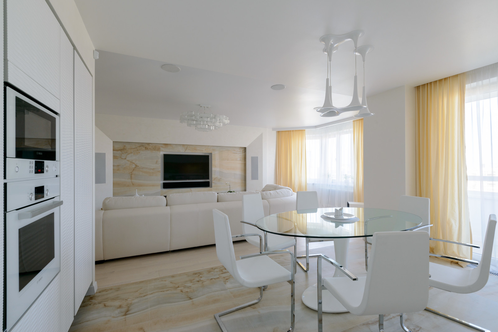 Любовь к белому цвету.