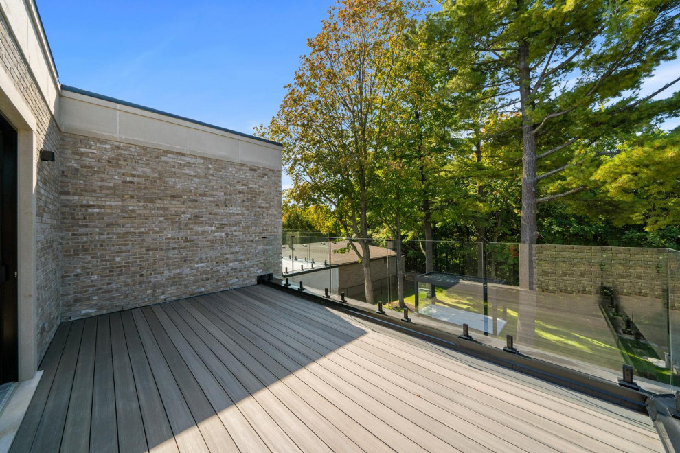 Inspiration for a transitional home design remodel in Toronto