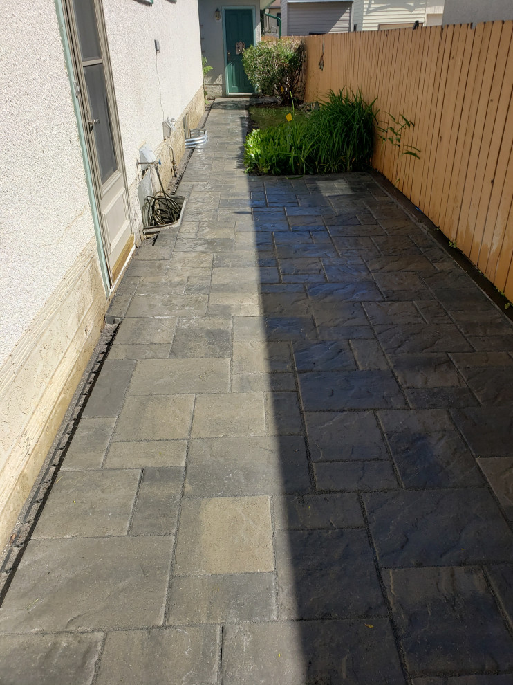 Design ideas for a small rustic partial sun side yard concrete paver retaining wall landscape in Edmonton for summer.