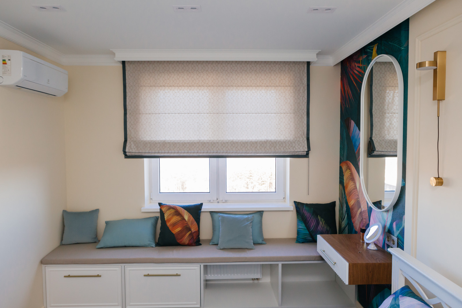 Текстиль для спальной с печатью на ткани. Фрагмент фрески напечатан на сатине.