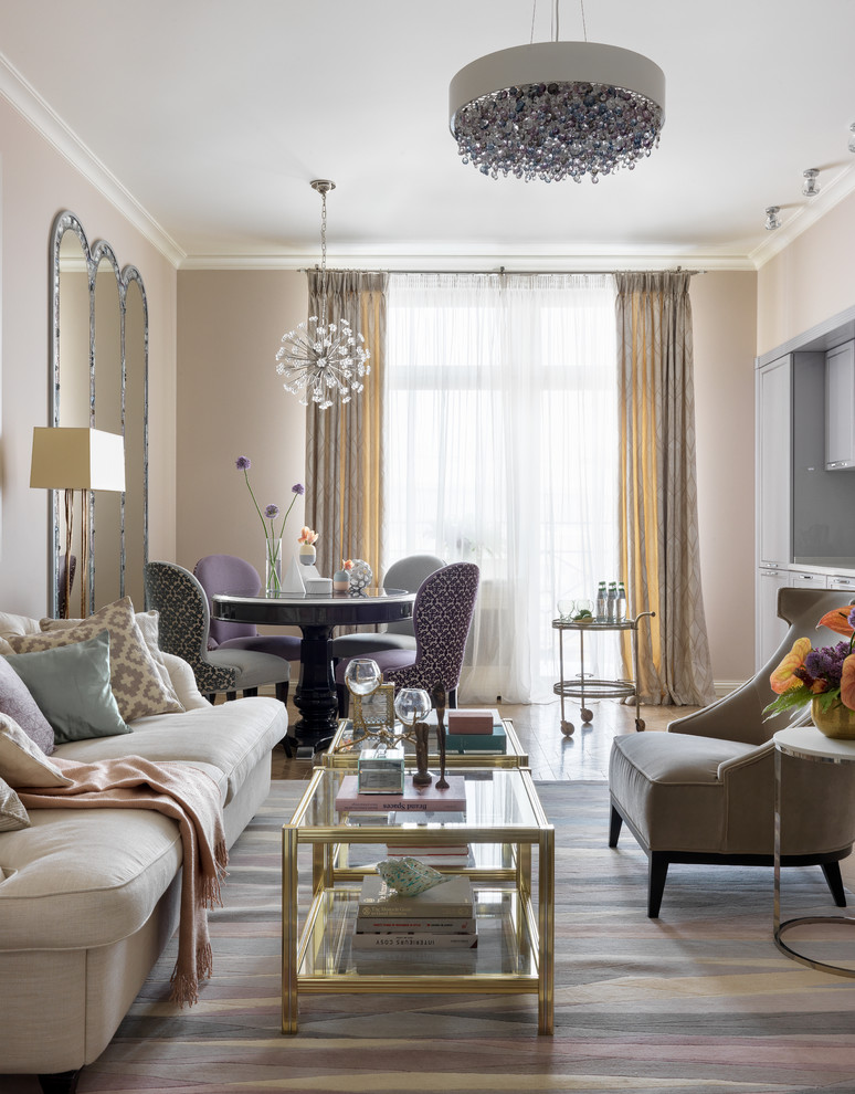 This is an example of a transitional living room in Moscow.